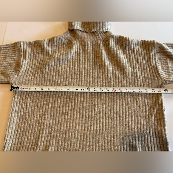 H&M Women’s Cowl Turtleneck Beige Long Sleeve Cozy Sweater NWT Size Small - Picture 6 of 12